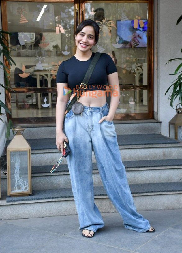 photos neha sharma snapped in bandra 4