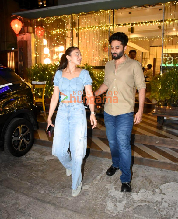 photos rakul preet singh and jackky bhagnani snapped at farmers cafe in bandra 1 4