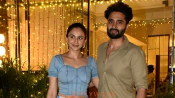 Photos: Rakul Preet Singh and Jackky Bhagnani snapped at Farmers’ Cafe in Bandra