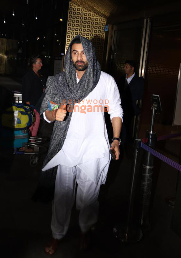 Photos: Ranbir Kapoor, Sara Ali Khan, Vicky Kaushal and others snapped at the airport
