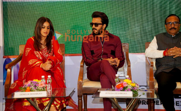 photos riteish deshmukh and genelia dsouza snapped at homethon property expo 2023 at jio world convention centre in mumbai 4