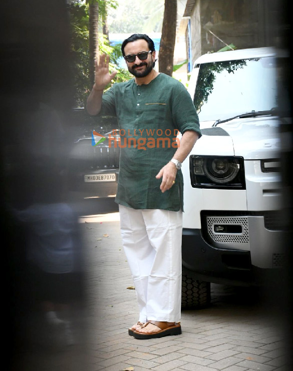 photos saif ali khan and kareena kapoor khan snapped in bandra 1 4