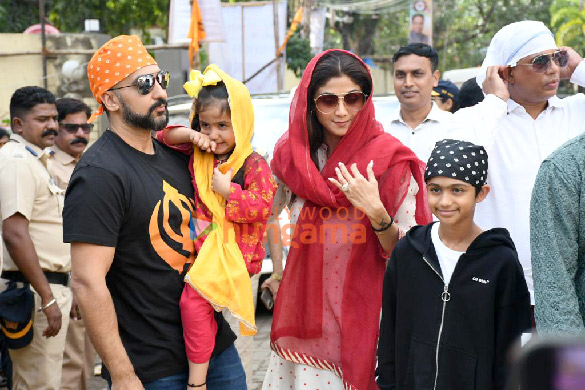 photos shilpa shetty raj kundra and their kids snapped at a gurudwara on guru purab 3