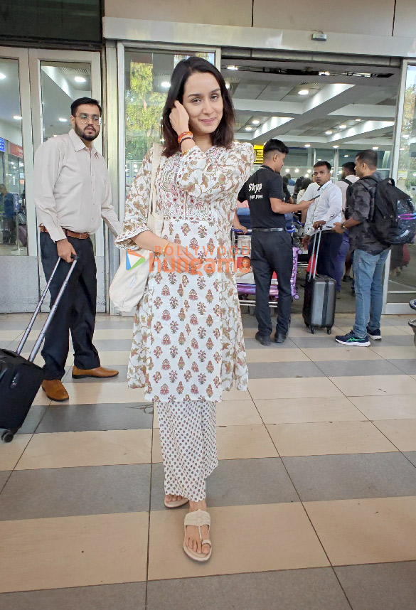 photos shraddha kapoor and rajkummar rao snapped at the airport 1