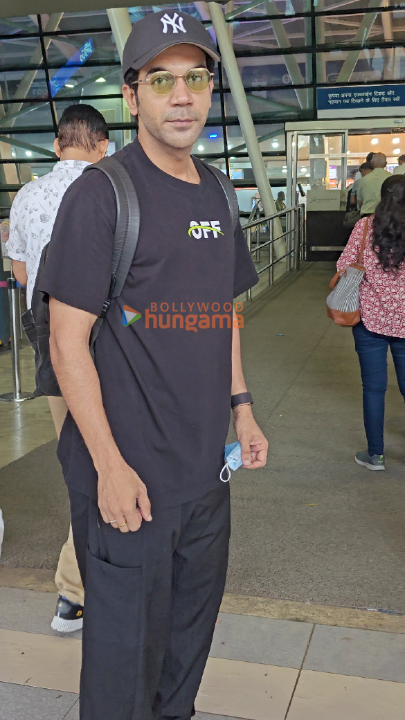 photos shraddha kapoor and rajkummar rao snapped at the airport 2