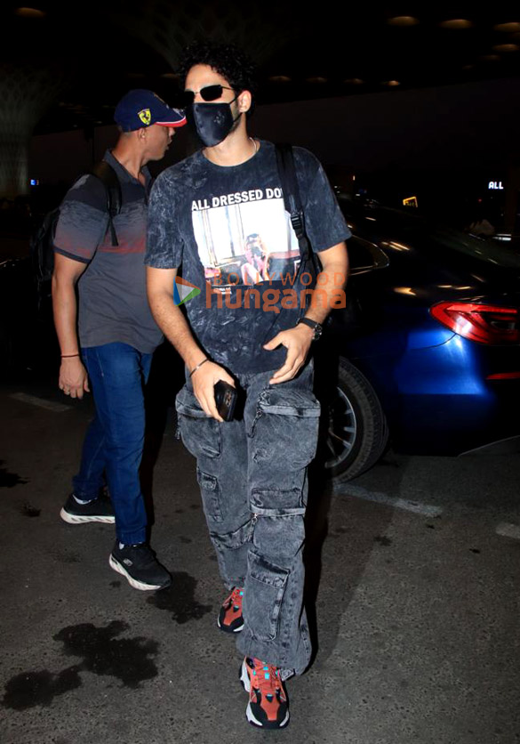 photos siddhant chaturvedi snapped at the airport 2 2