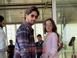 Photos: Sidharth Malhotra, Kiara Advani, Uorfi Javed and others snapped at the airport