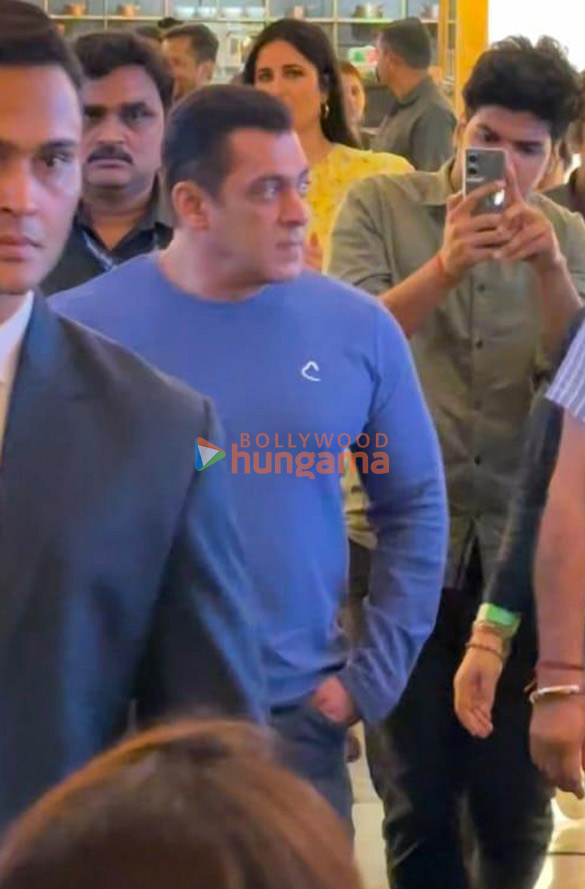 photos tiger 3 stars salman khan katrina kaif and emraan hashmi snapped at a fan meet and greet event 2