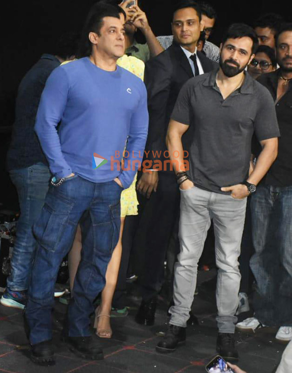 photos tiger 3 stars salman khan katrina kaif and emraan hashmi snapped at a fan meet and greet event 3