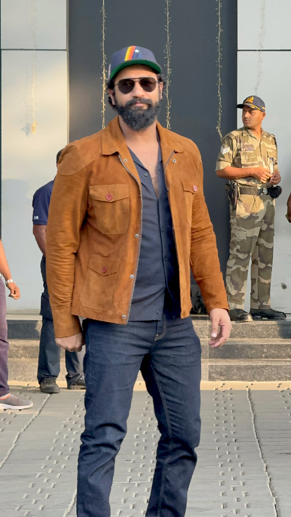 photos vicky kaushal snapped at the airport 1 4