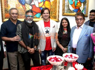 Photos: Vivek Oberoi and Sachin Khedekar grace Om Swami’s show at Vachi Art Gallery empowering visually challenged girl children