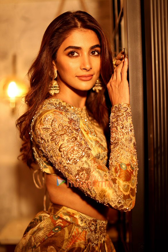 pooja hegde 11 9