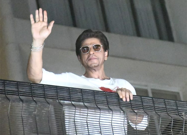 Theft at Shah Rukh Khan's birthday bash outside Mannat: 30 fans lose mobile phones