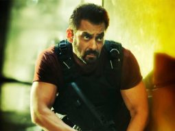 Salman Khan fans burst firecrackers during Tiger 3 screening in Malegaon; see viral videos