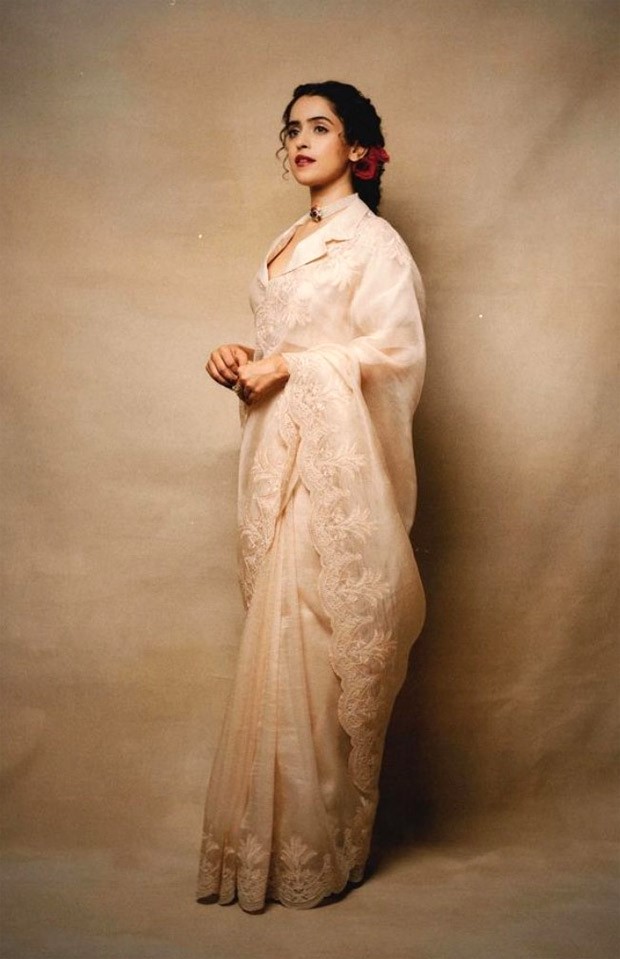 Sanya Malhotra epitomizes ethereal grace in an ivory saree with roses adorning her hair for Sam Bahadur trailer launch Sanya Malhotra epitomizes ethereal grace in an ivory saree with roses adorning her hair for Sam Bahadur trailer launch