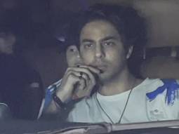Shah Rukh Khan with kids Suhana & Aryan at the airport