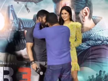 Tiger 3 fan event: Salman Khan ‘kisses’ Emraan Hashmi; brings the house down Tiger 3 fan event: Salman Khan ‘kisses’ Emraan Hashmi; brings the house down