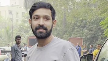 Vikrant Massey rocks the casual Tshirt & denims as he gets clicked by paps