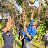 Akshay Kumar plays volleyball match with Pro Kabaddi League team Bengal Warriors