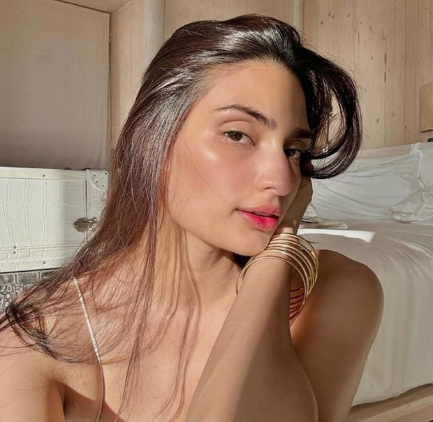 Athiya Shetty in a soft glam makeup look for her beach vacation is slaying and how Athiya Shetty in a soft glam makeup look for her beach vacation is slaying and how
