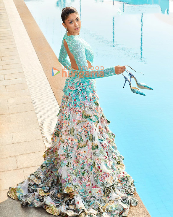 mrunal thakur 45