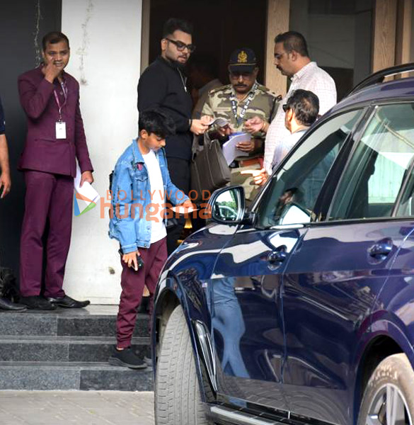 photos ajay devgn and yug devgn snapped at kalina airport 3