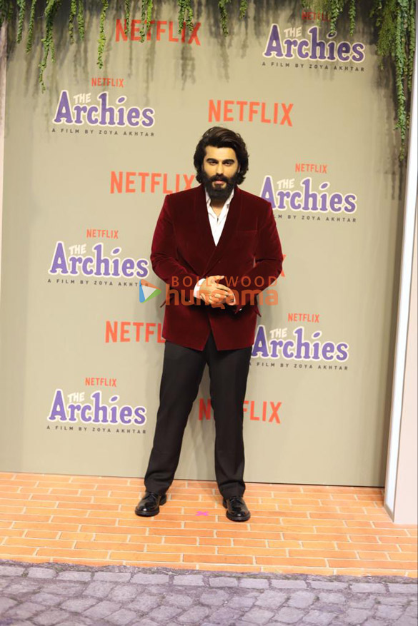 photos celebs grace the premiere of the archies 007 10