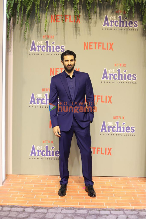 photos celebs grace the premiere of the archies 007 20