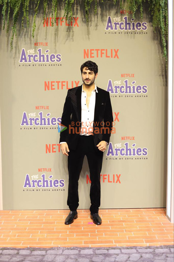 photos celebs grace the premiere of the archies 007 22