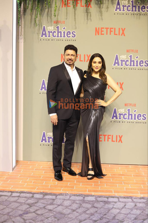 photos celebs grace the premiere of the archies 007 9