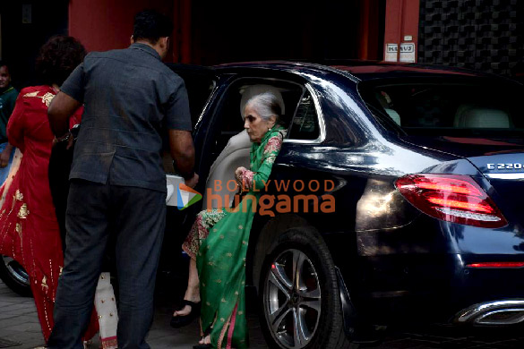 photos celebs snapped arriving at arpita khans residence 7