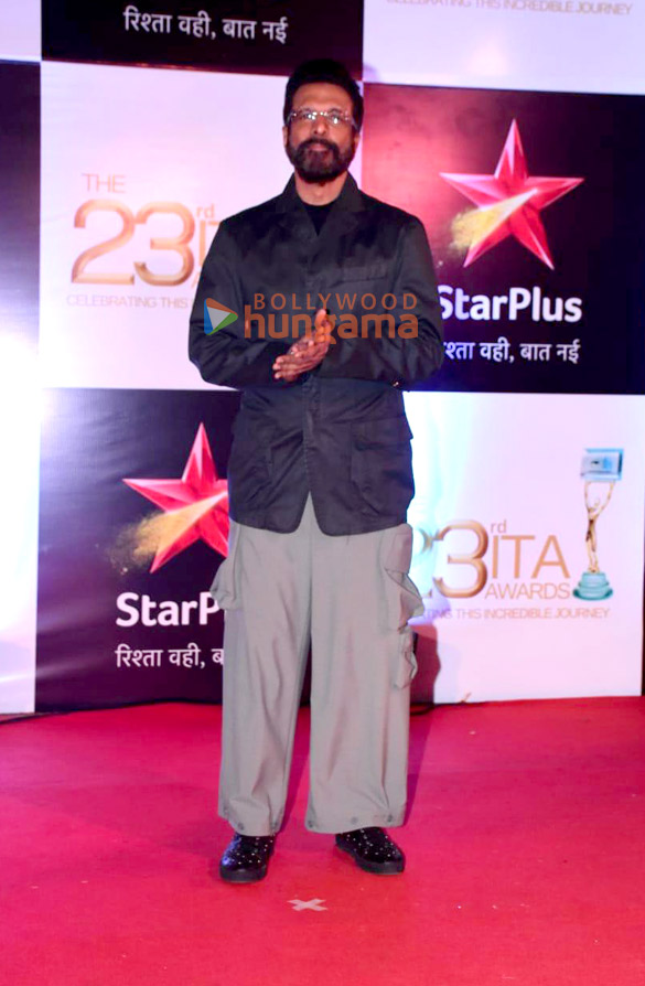 photos celebs snapped attending the red carpet of the 23rd ita awards in mumbai2 5