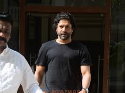Photos: Farhan Akhtar snapped in Khar