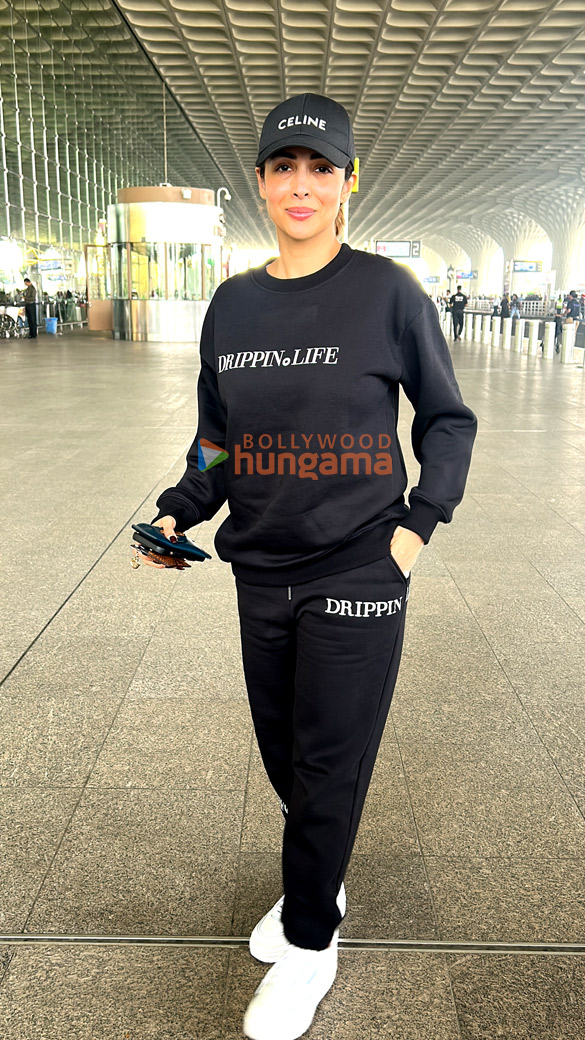 photos gauri khan and anupam kher snapped at the airport 17