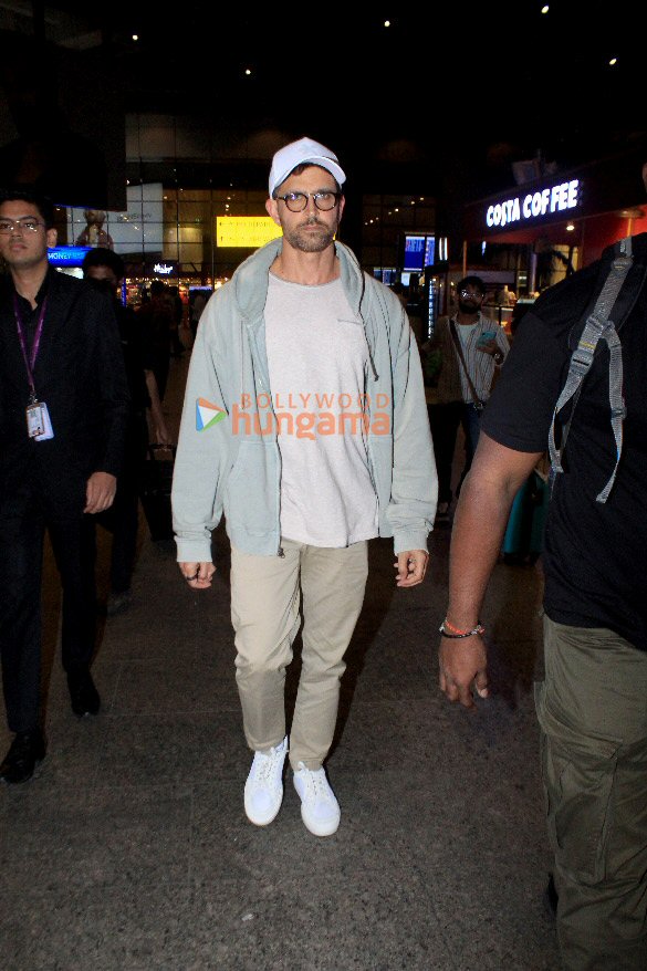 Photos: Hrithik Roshan and Nora Fatehi snapped at the airport Photos: Hrithik Roshan and Nora Fatehi snapped at the airport