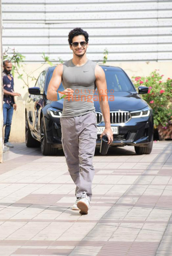 photos ishaan khatter spotted outside the gym in bandra 4