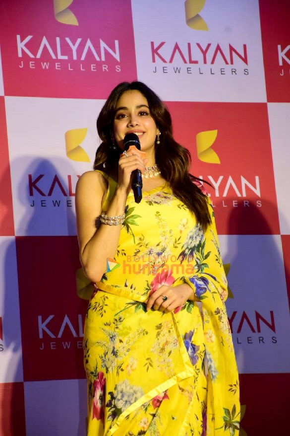 photos janhvi kapoor snapped at an event held by kalyan jewellers 2