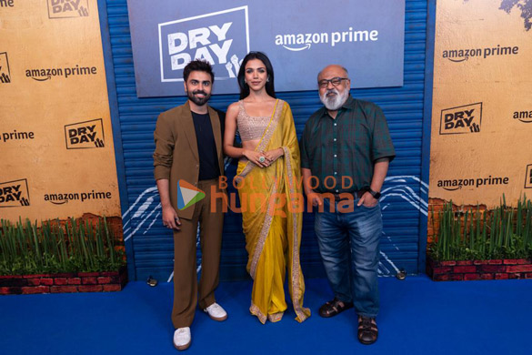photos jitendra kumar shriya pilgaonkar annu kapoor and other celebs snapped at the screening of their film dry day 2