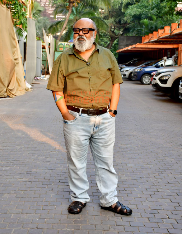 photos jitendra kumar shriya pilgaonkar saurabh shukla and madhu bhojwani snapped promoting dry day 2