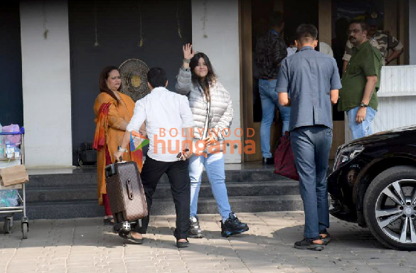 photos karan johar and ektaa r kapoor snapped at kalina airport 4