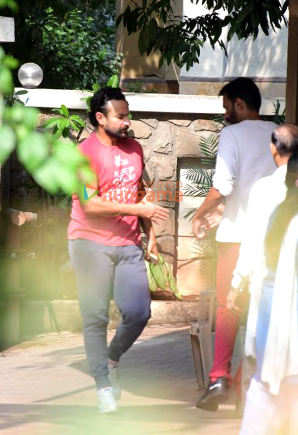 photos kareena kapoor khan and saif ali khan snapped outside the gym in bandra 4