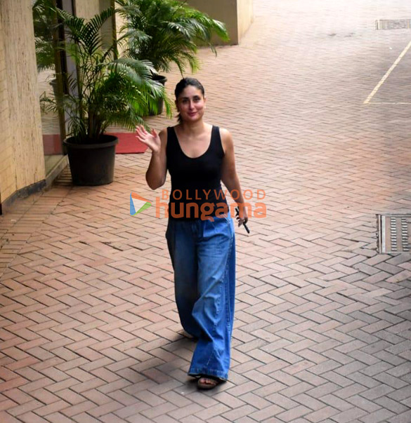 photos kareena kapoor khan snapped in bandra 1 23