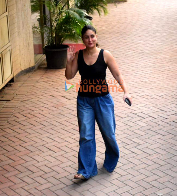 photos kareena kapoor khan snapped in bandra 4 20