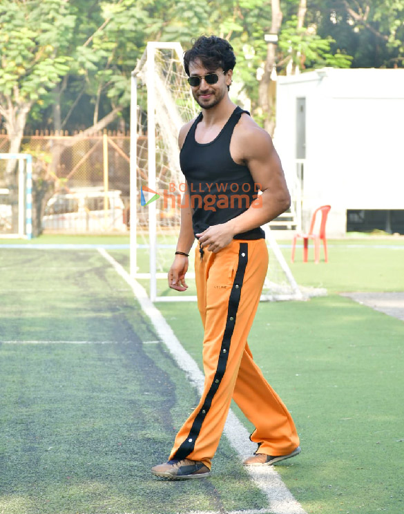 photos kartik aaryan abhishek bachchan tiger shroff and others snapped at all star fc football match in juhu 8