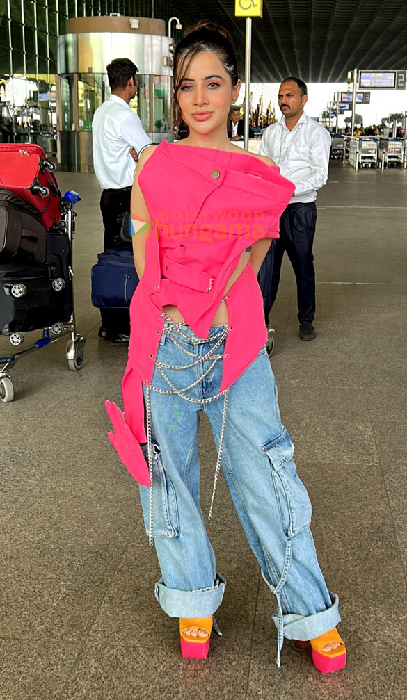 photos kriti sanon nupur sanon and varun dhawan and others snapped at the airport 7