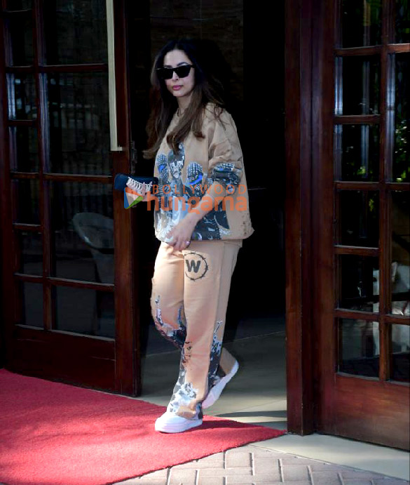 Photos: Malaika Arora spotted outside her residence in Khar
