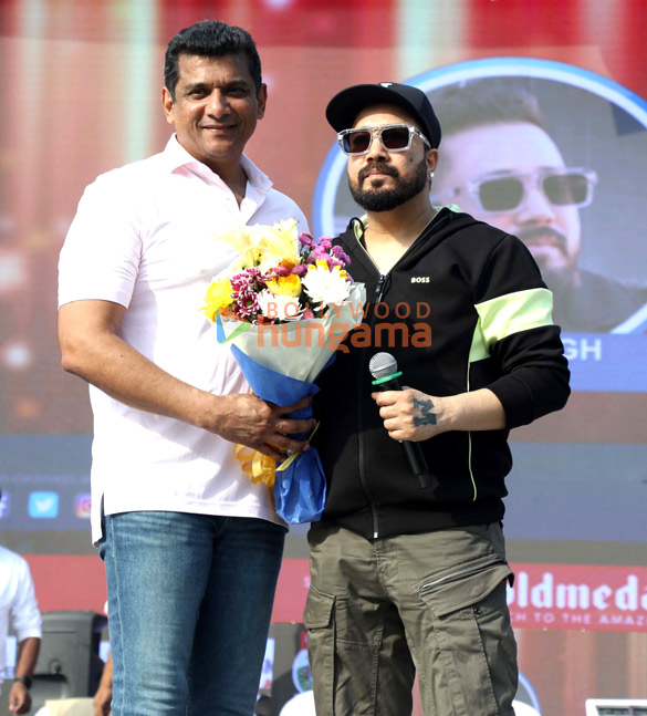 Photos: Mika Singh, Emiway Bantai, Gurmeet Choudhary and others attend Malad Masti by MLA Aslam Shaikh Photos: Mika Singh, Emiway Bantai, Gurmeet Choudhary and others attend Malad Masti by MLA Aslam Shaikh