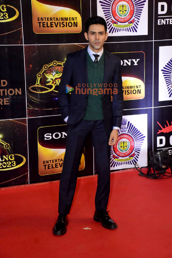 photos ranbir kapoor bobby deol kiara advani and other celebs grace umang 2023 5