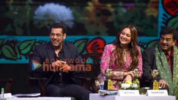 Photos: Salman Khan, Sonakshi Sinha, Shatrughan Sinha and others grace the Kolkata Film Festival Photos: Salman Khan, Sonakshi Sinha, Shatrughan Sinha and others grace the Kolkata Film Festival