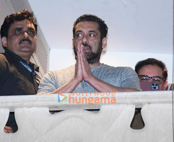 photos salman khan greets fans at galaxy apartments on his birthday in bandra 6 2